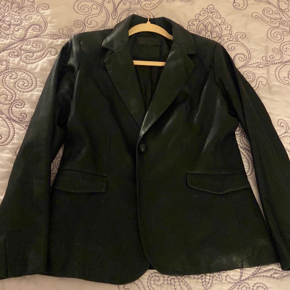 Gorgeous leather BlankNYC jacket! Stylish slim fit.